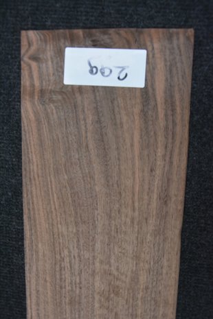 Amerikaans noten fineer 210 x 13-16 cm | 0.6mm | 0,304m²