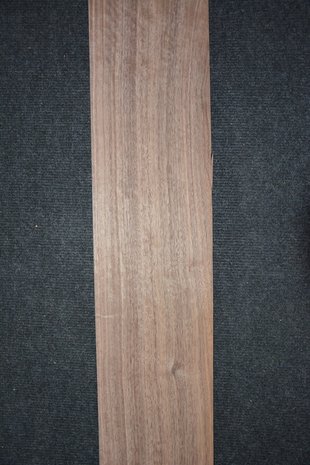 Amerikaans noten fineer 210 x 13-16 cm | 0.6mm | 0,304m²