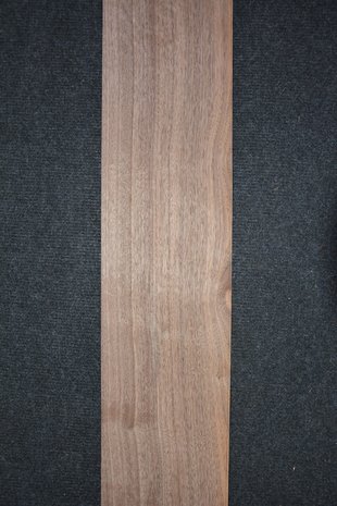 Amerikaans noten fineer 210 x 13-16 cm | 0.6mm | 0,304m²