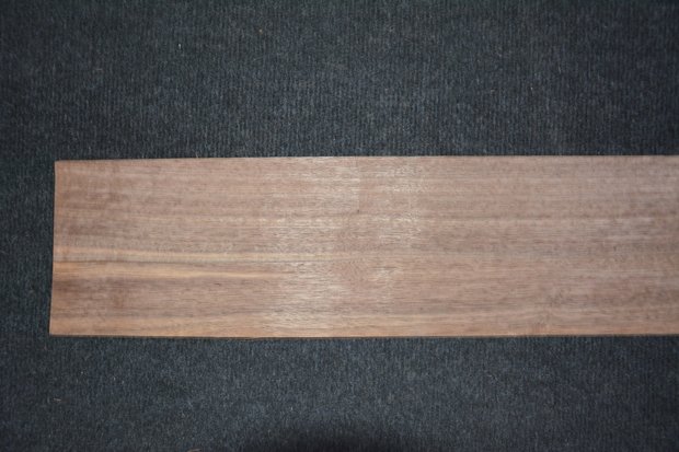 Amerikaans noten fineer 210 x 13-16 cm | 0.6mm | 0,304m²