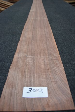 Amerikaans noten fineer 210 x 19-21 cm | 0.6mm | 0,490m²