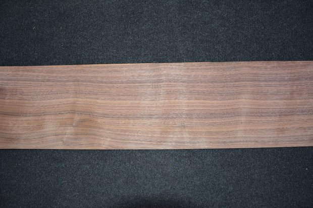 Amerikaans noten fineer 210 x 19-21 cm | 0.6mm | 0,490m²