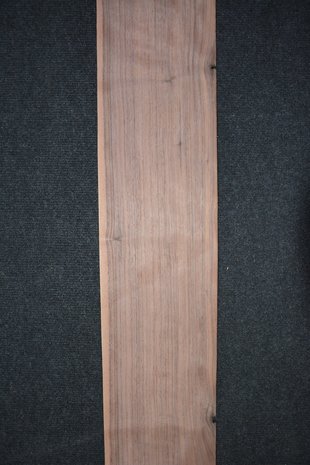 Amerikaans noten fineer  210 x 16-19 cm | 0.6mm | 0,429m²