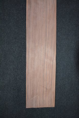 Amerikaans noten fineer  210 x 16-19 cm | 0.6mm | 0,429m²
