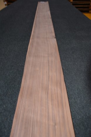 Amerikaans noten fineer  210 x 16-19 cm | 0.6mm | 0,429m²