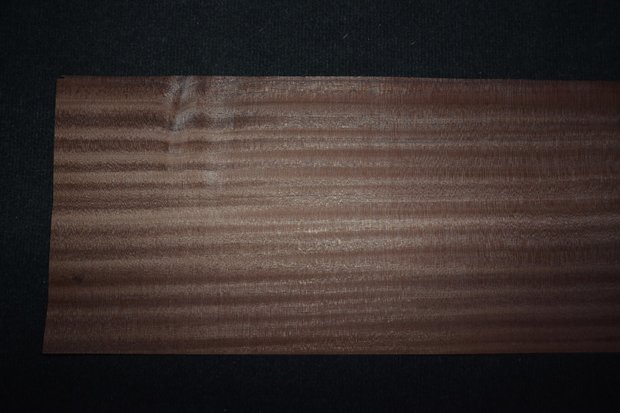 Sipo mahonie fineer 250 x 26 cm | 0.6mm | 0,650m²