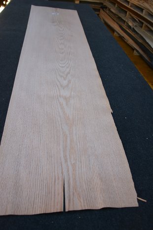 Amerikaans eiken fineer 255 x 42-55 cm | 0.6mm | 1,237m²