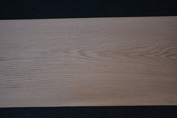 Amerikaans eiken fineer 262 x 38-43 cm | 0.6mm | 1,061m²