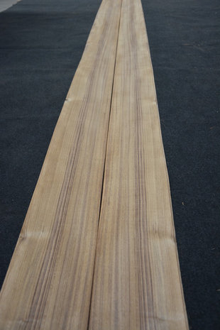 Teak fineer 410 x 18-19 cm | 0.6 mm | 0,759m²