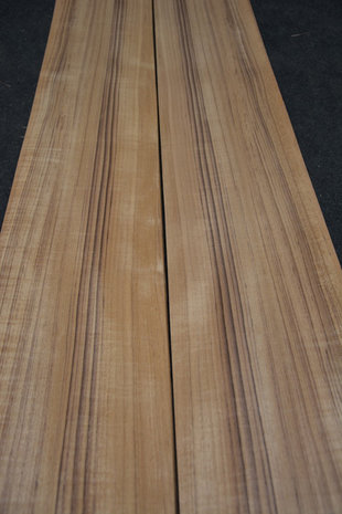 Teak fineer 410 x 19-25 cm | 0.6 mm | 0,902m²
