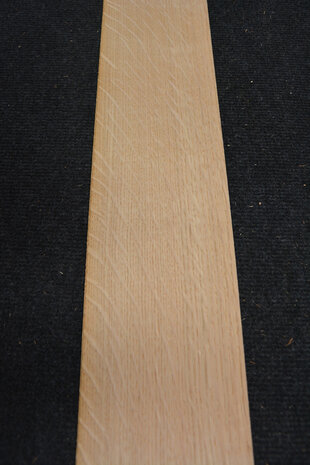 Europees eiken fineer  210 x 11-12 cm | 0.6mm | Kwartiers | 0,242m²