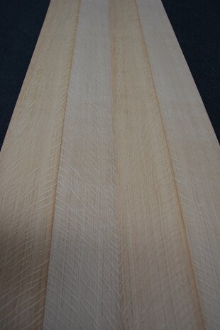 Europees eiken fineer  210 x 11-12 cm | 0.6mm | Kwartiers | 0,242m²