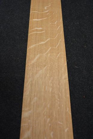 Europees eiken fineer 217 x 12 cm| 0.6mm | Kwartiers | 0,271m²