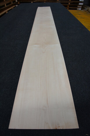 Esdoorn fineer  240 x 26-24cm | 0.6mm | 0,600m²