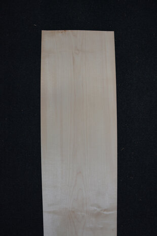 Esdoorn fineer  240 x 26-24cm | 0.6mm | 0,600m²