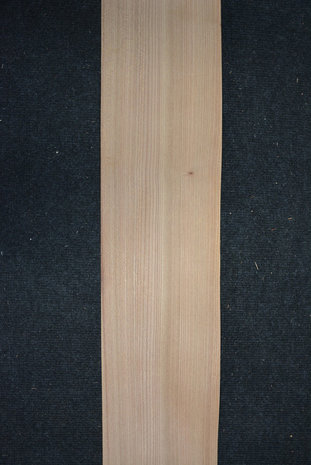 Iepen fineer 215 x 16-17 cm | 0.6mm| 0,355m2