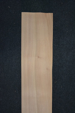 Iepen fineer 215 x 16-17 cm | 0.6mm| 0,355m2