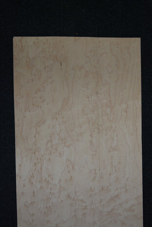 Esdoorn fineer 76 x 25cm | 0,188 m2 | 0.6 mm | Birdseye Maple Vogelaugen Ahorn