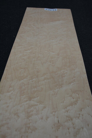Esdoorn fineer 76 x 25cm | 0,188 m2 | 0.6 mm | Birdseye Maple Vogelaugen Ahorn