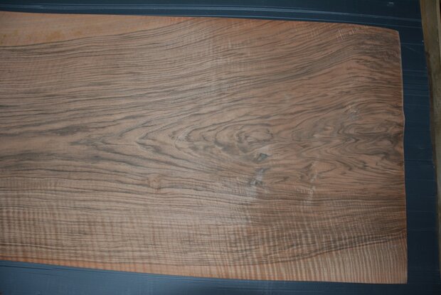 Frans Noten Moiree fineer 275 x 58 cm  | 1,595 m2 | 0.8mm | XXL Excellent  